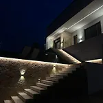 Vog * تيرانا