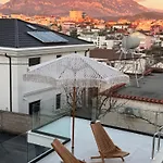 Vog فيلة تيرانا