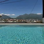 Vog تيرانا